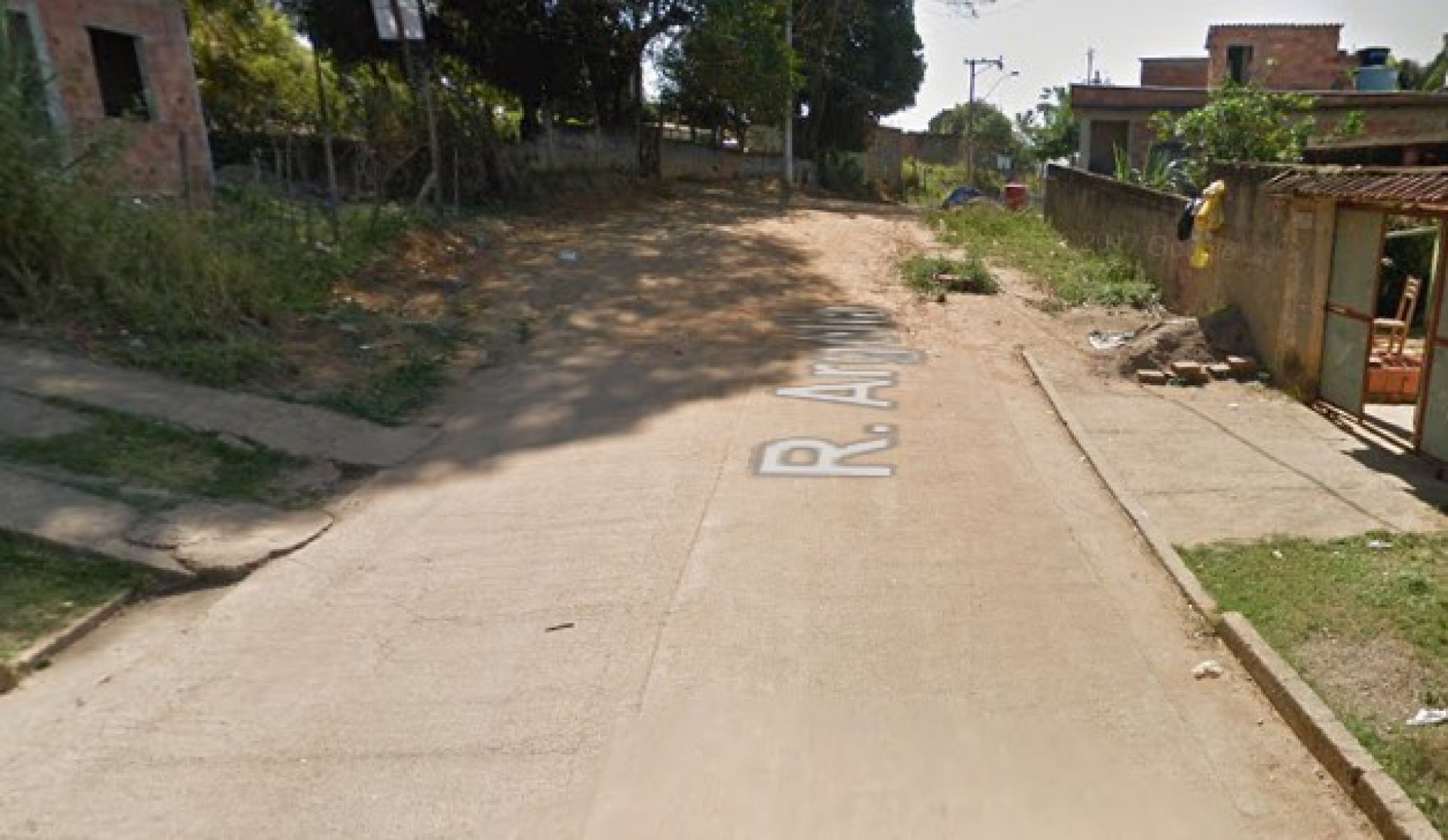 Homens foram encontrados na Rua Argélia