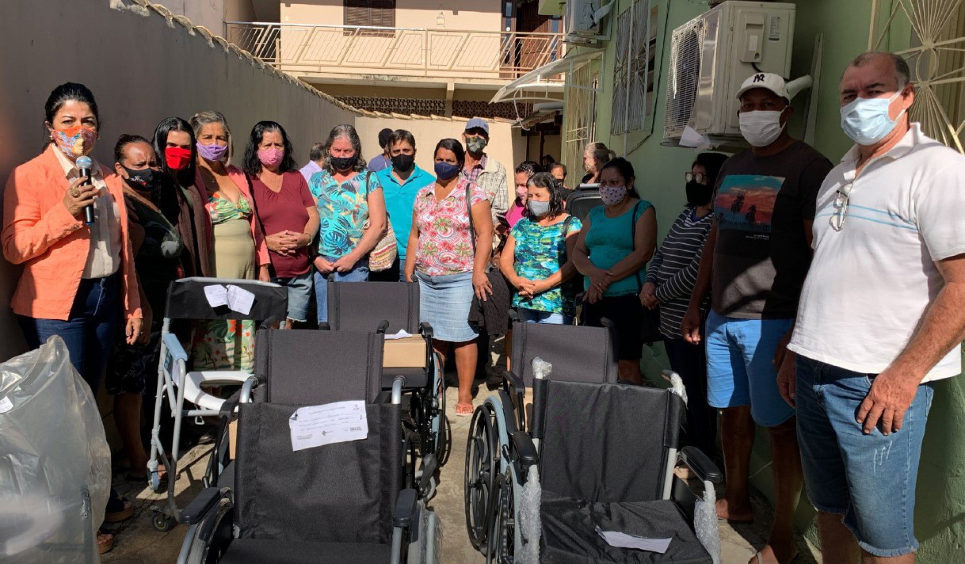 Entrega de cadeiras de rodas para a população cardosense. - Foto: divulgação/PMCM