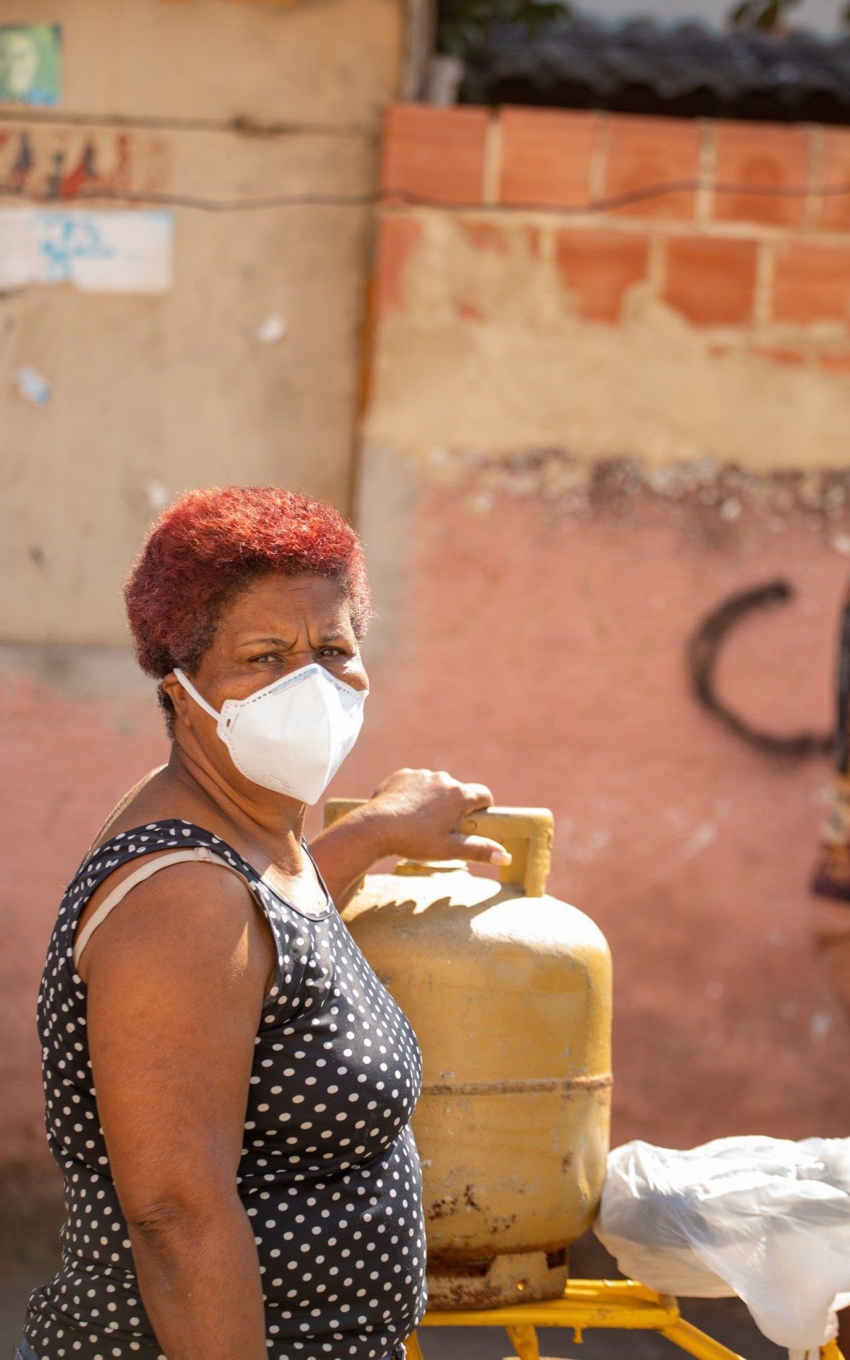 Rosimari Carvalho da Silva  Venda de gas a pre&ccedil;o justo  pela FUP no Conjunto DomJaime, em Realengo. foto de Daniela Dacorso