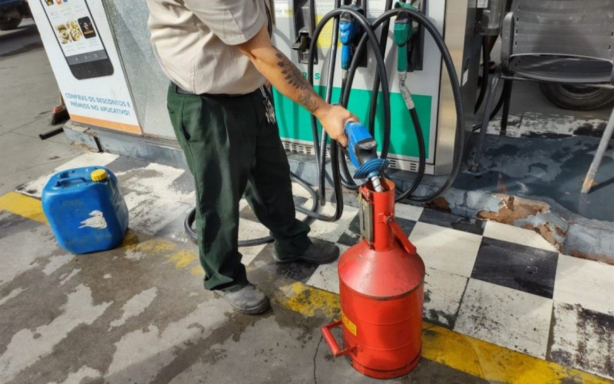 Durante a a&ccedil;&atilde;o, fiscais verificaram a qualidade dos combust&iacute;veis, poss&iacute;veis irregularidades nas bombas, e protocolos de funcionamento dos postos