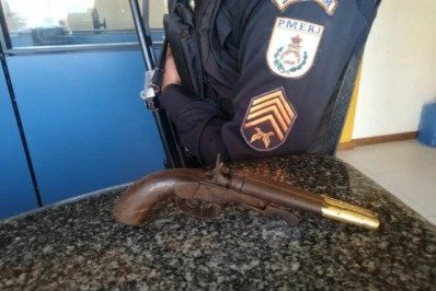 Natividade: Jovem é flagrado com garrucha em casa após denúncia 