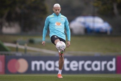 Richarlison promete 'provocar' jogadores argentinos em final da Copa América