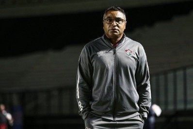 Roger Machado cogita poupar jogadores contra Sport