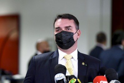 Flávio Bolsonaro recua e diz apoiar Guedes contra 'PEC Kamikaze'