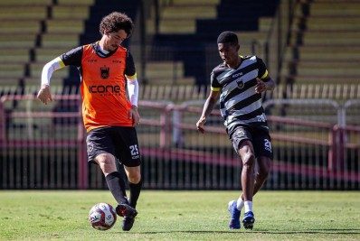 Rômulo Cabral celebra primeiro gol com a camisa do Voltaço