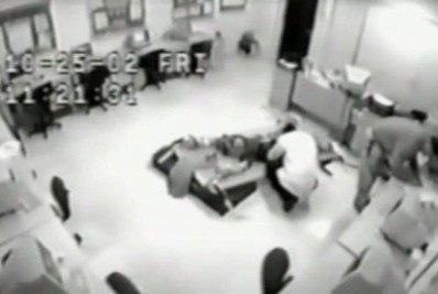 Escola é autorizada a utilizar choque elétrico como método de ensino