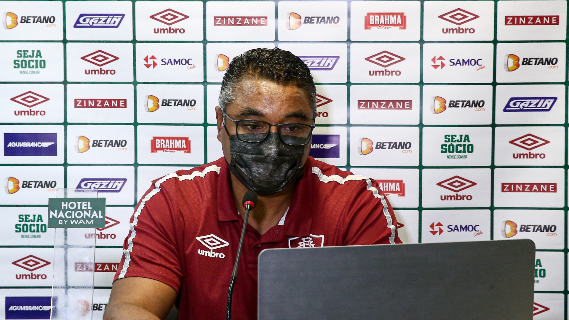 Roger Machado elogia atua&ccedil;&atilde;o do Fluminense e admite preocupa&ccedil;&atilde;o com Fred