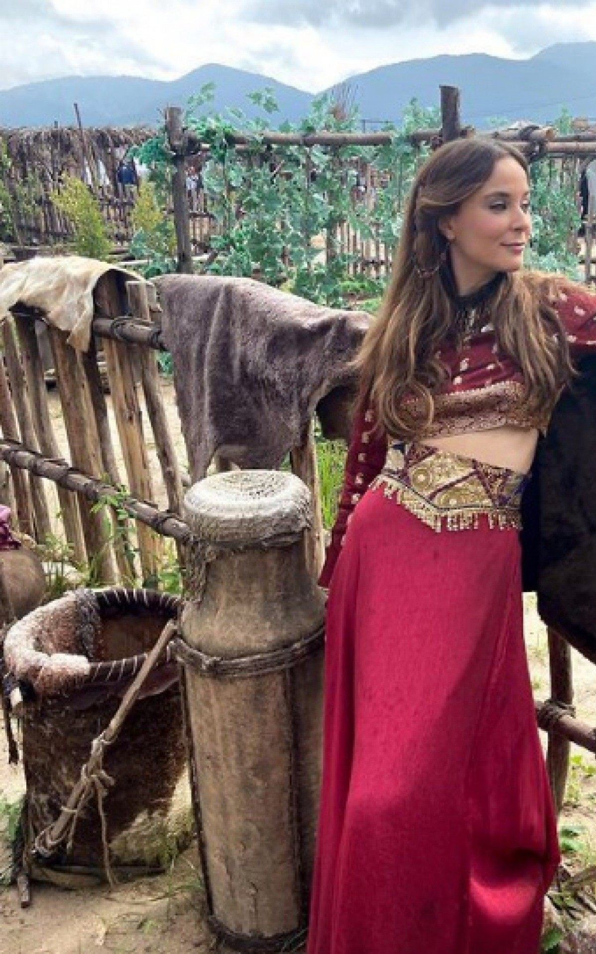 Juliana Lohmann &eacute; uma das integrantes do trisal b&iacute;blico de 'G&ecirc;nesis'