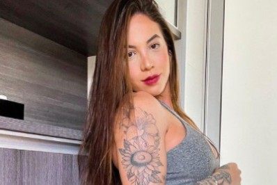 Fotos! Musa fitness exibe 'corpo perfeito' e bomba nas redes sociais