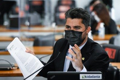 Governistas mostram versão e questionam data de envio da primeira invoice da Precisa Medicamentos