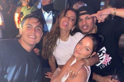 Anitta curte aniversário de amigo em boate nos EUA