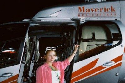 Larissa Manoela faz passeio de helicóptero em Las Vegas