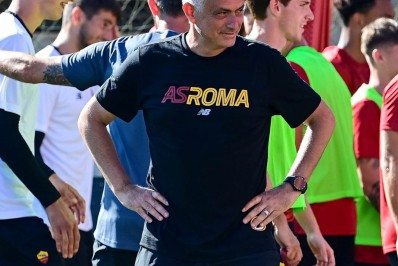 José Mourinho recebe nova punição por ofender árbitro