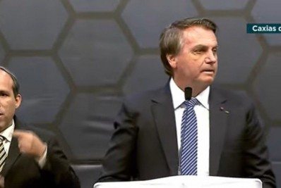 Bolsonaro minimiza desgaste político e afirma: 'Eu enfrento, meu couro é grosso'