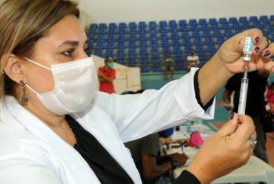 Vacinação contra Covid-19 para quem tem mais de 35 anos prossegue em Quissamã na próxima semana