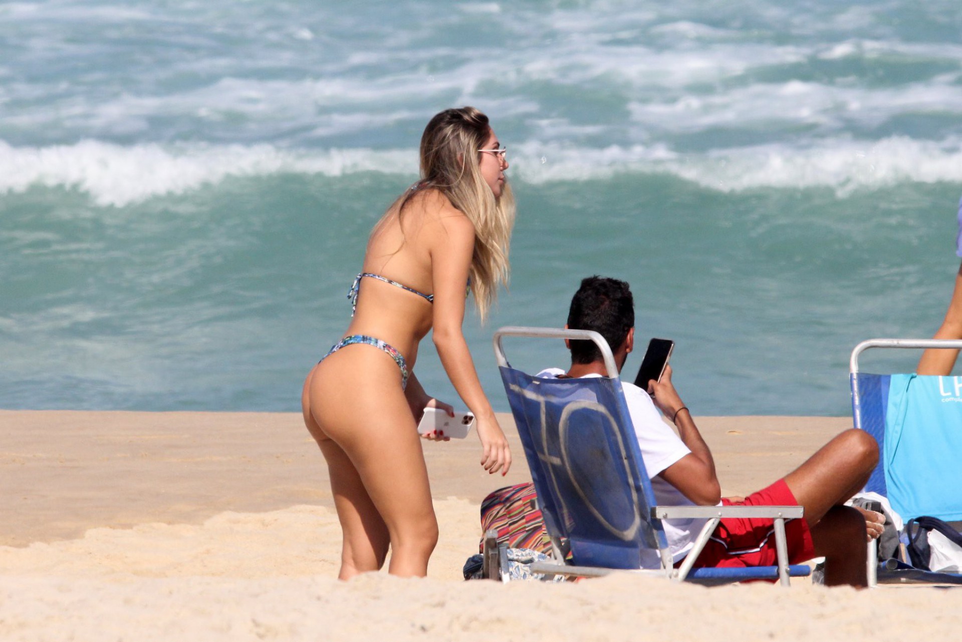 Carol Portaluppi e Renato Gaúcho curtem dia de praia juntos no Rio - Ag. News