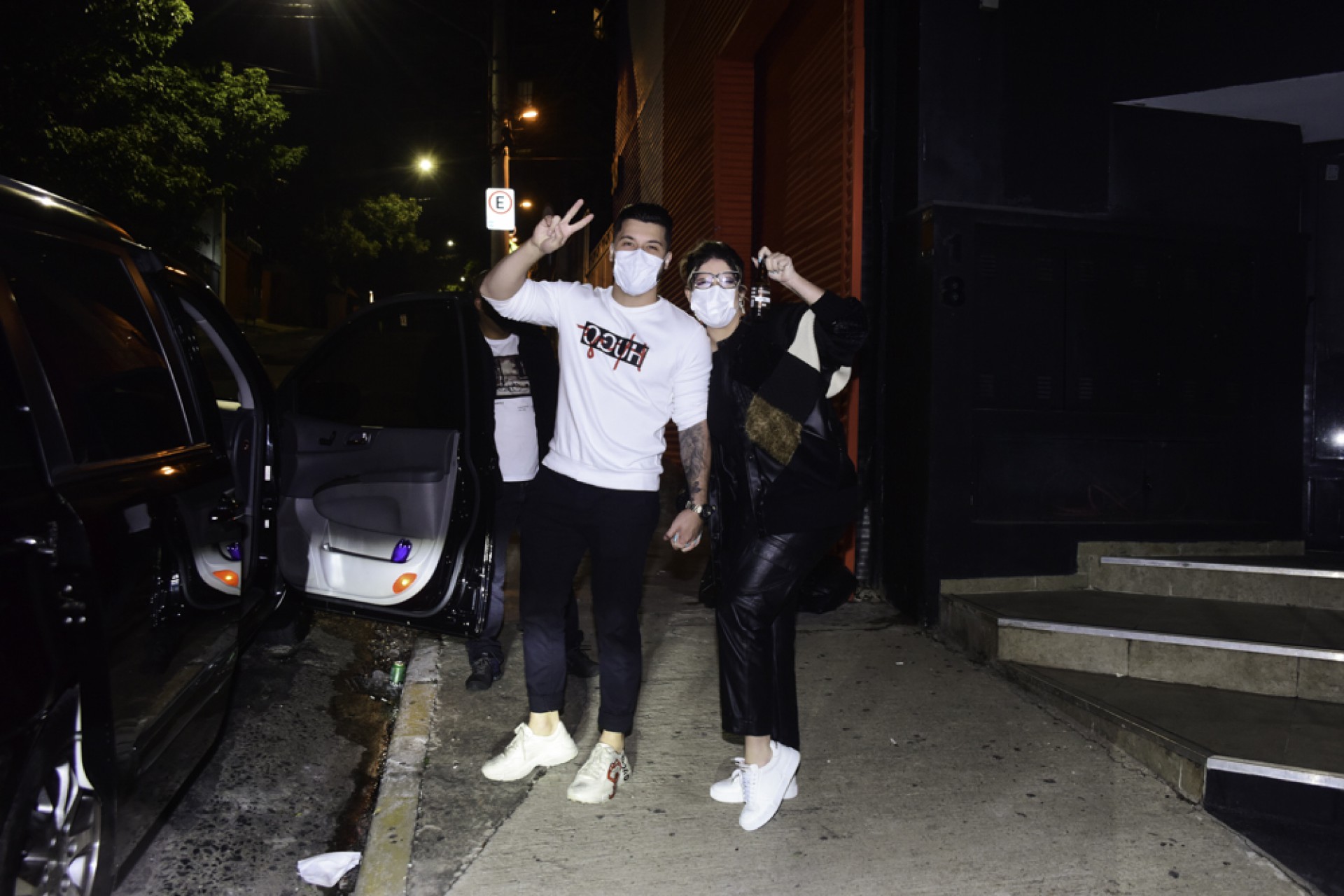 Maiara, Maraísa, Flávia Pavanelli, Arcrebiano e Marília Mendonça se encontram em casa de jogos em SP - Ag. News