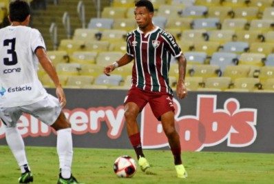 Com carência no setor, Fluminense vai integrar meia de 20 anos ao grupo principal