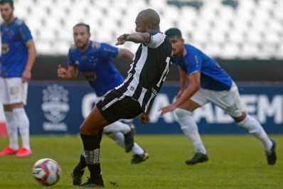 Em jogo com muita emoção, Botafogo busca empate contra o Cruzeiro nos acréscimos
