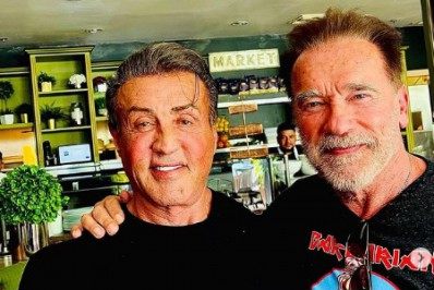 Sylvester Stallone e Arnold Schwarzenegger postam foto juntos e web vai à loucura com reencontro