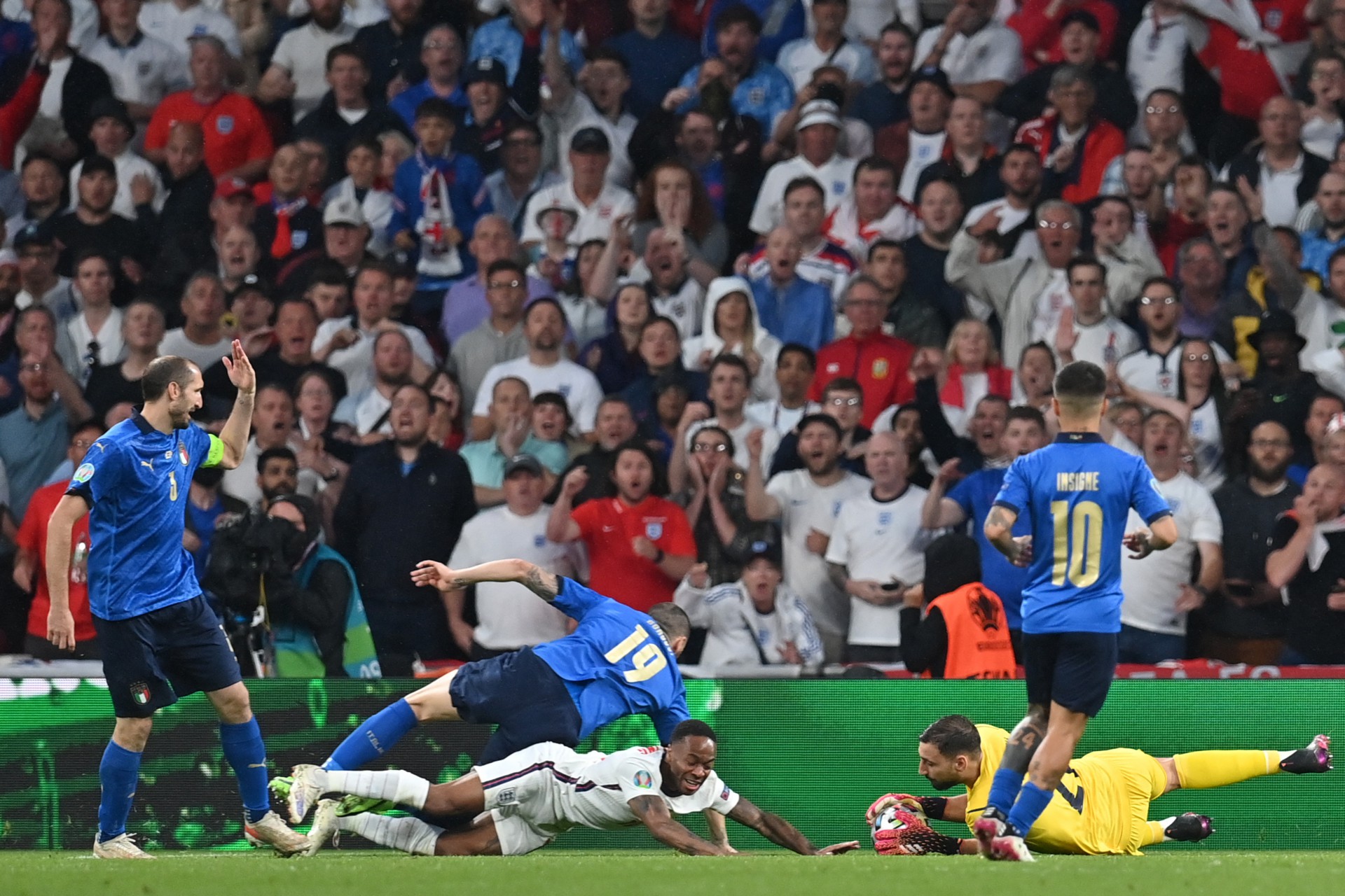 Federação inglesa condena racismo contra jogadores após a derrota na Eurocopa