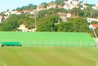 Vídeo! Ônibus de clube paulista atinge poste de estádio do Boavista antes de jogo da Série D