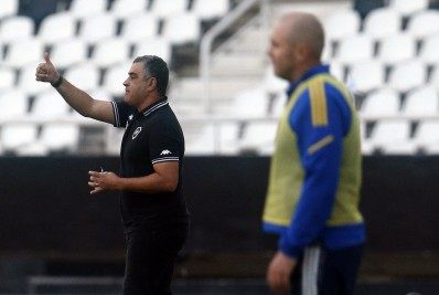 Botafogo fará reunião para decidir futuro de Chamusca, mas adota cautela sobre possível demissão