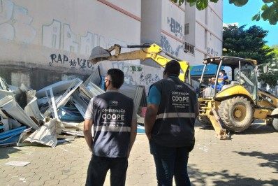 Ação demole quiosques comerciais em Botafogo por decisão da Justiça