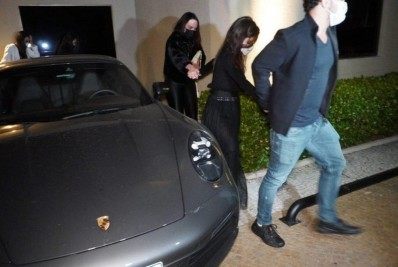 Polícia encerra festa clandestina com mais de 500 pessoas e ingressos de até R$ 1.600