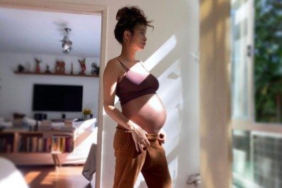 'Só consigo pensar em bombom de chocolate', diz Nanda Costa ao mostrar barrigão