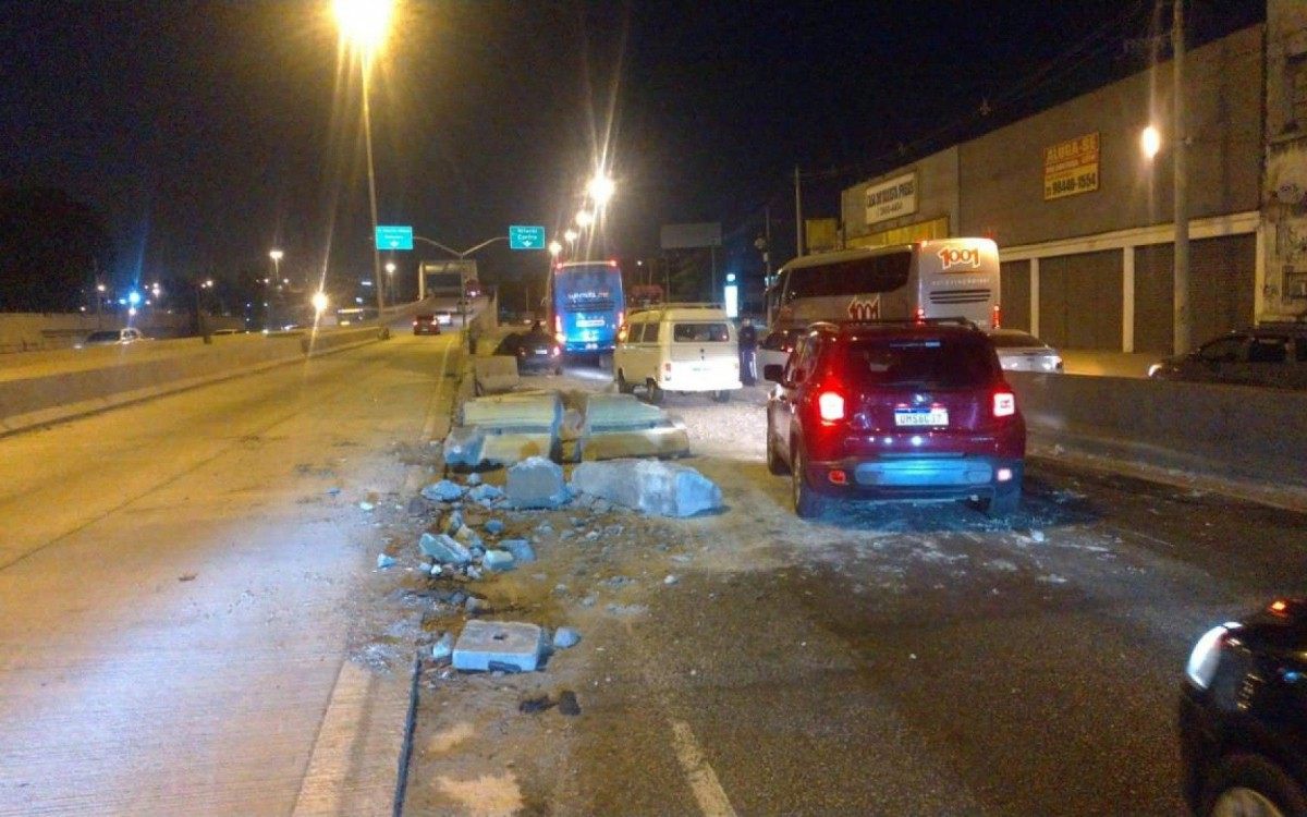 Acidente na Avenida Brasil, na altura do Caju