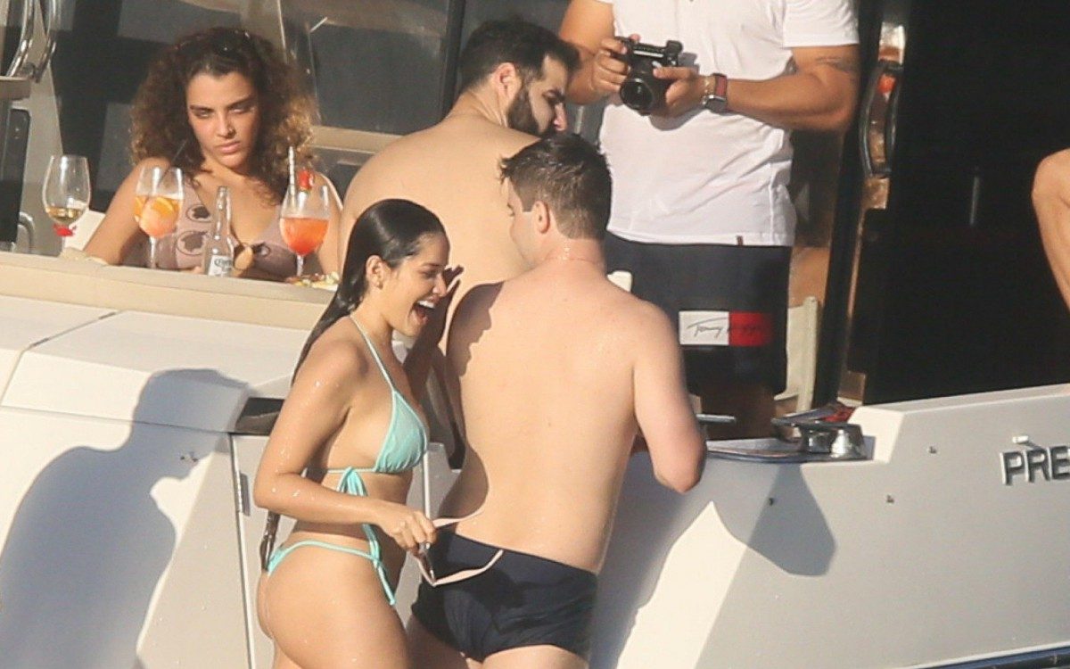 Juliette &eacute; flagrada em clima de intimidade com o ex de Anitta em passeio de barco 