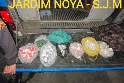 Dupla é presa com grande quantidade de drogas em Meriti