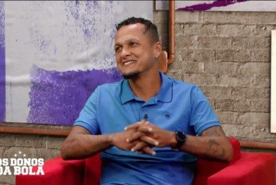 Ex-jogador do Fluminense é vítima de racismo em transmissão: 'Macaco, baiano de merda'