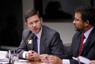 Chefe da Casa Civil testa positivo para a covid-19 após reunião com Washington Reis