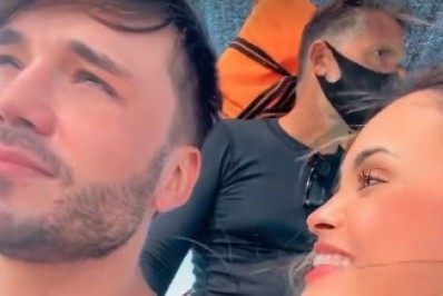 Tá rolando? Sarah Andrade e Lucas Viana curtem passeio juntos