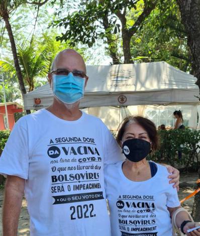 Casal é impedido de se vacinar com camisa contra Bolsonaro na Barra da Tijuca | Rio de Janeiro - Vimarsana News
