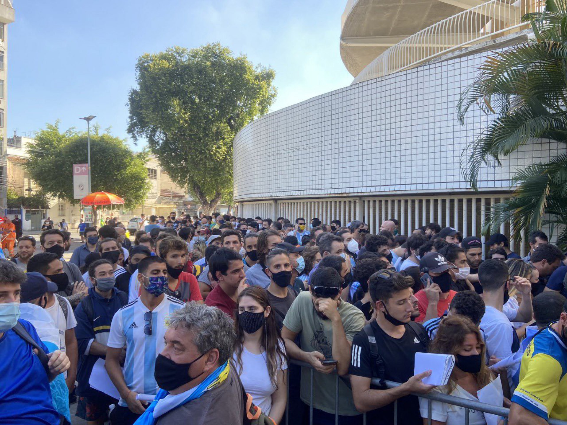 Medidas de restrição não impediram aglomerações no fim de semana