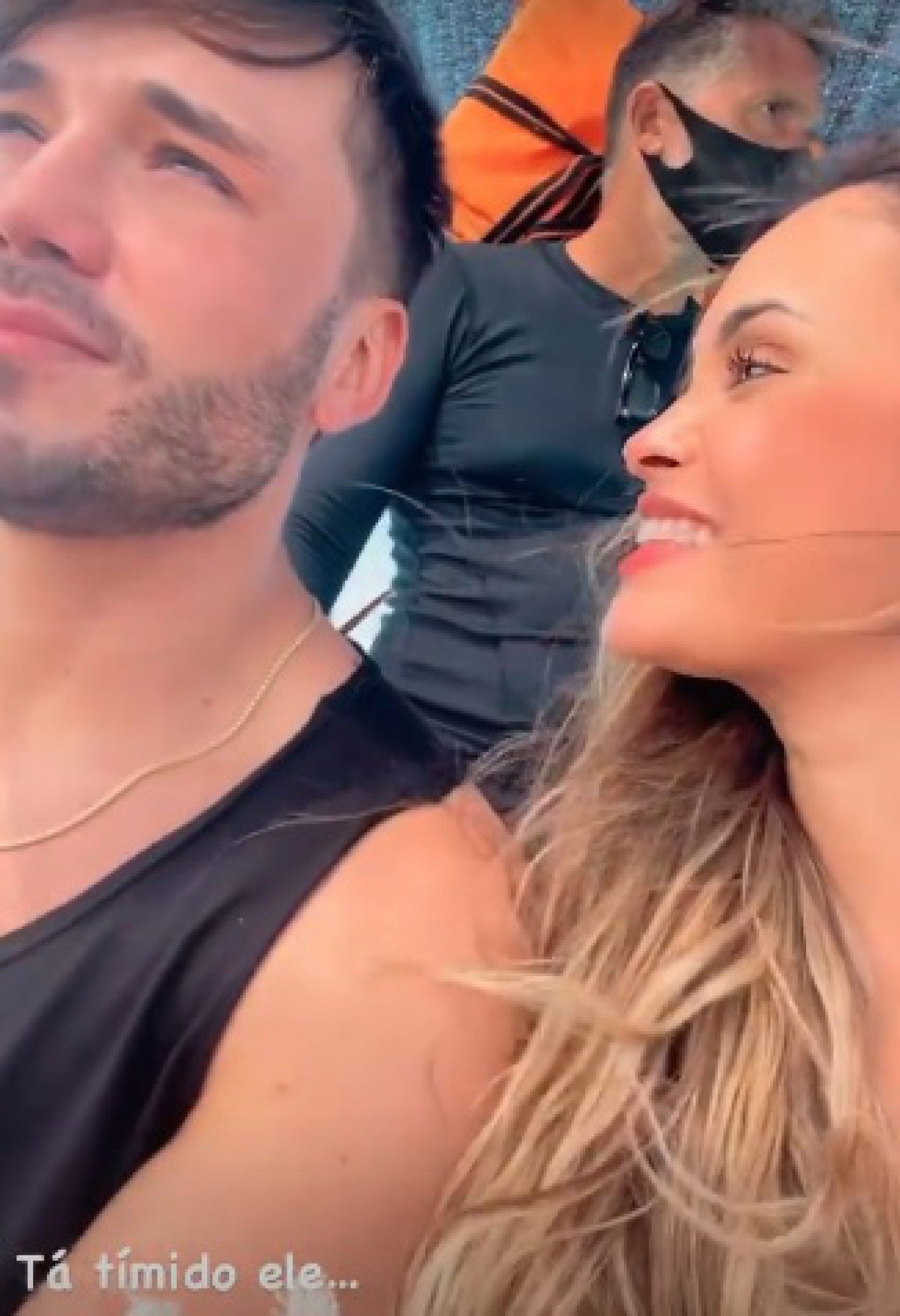 Tá rolando? Sarah Andrade e Lucas Viana curtem passeio juntos