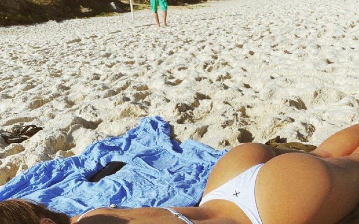 Bruna Griphao na praia