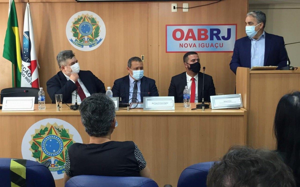 O presidente da Alerj André Ceciliano e seu assessor especial Rui Aguiar foram os homenageados da subseção Nova Iguaçu/Mesquita. 