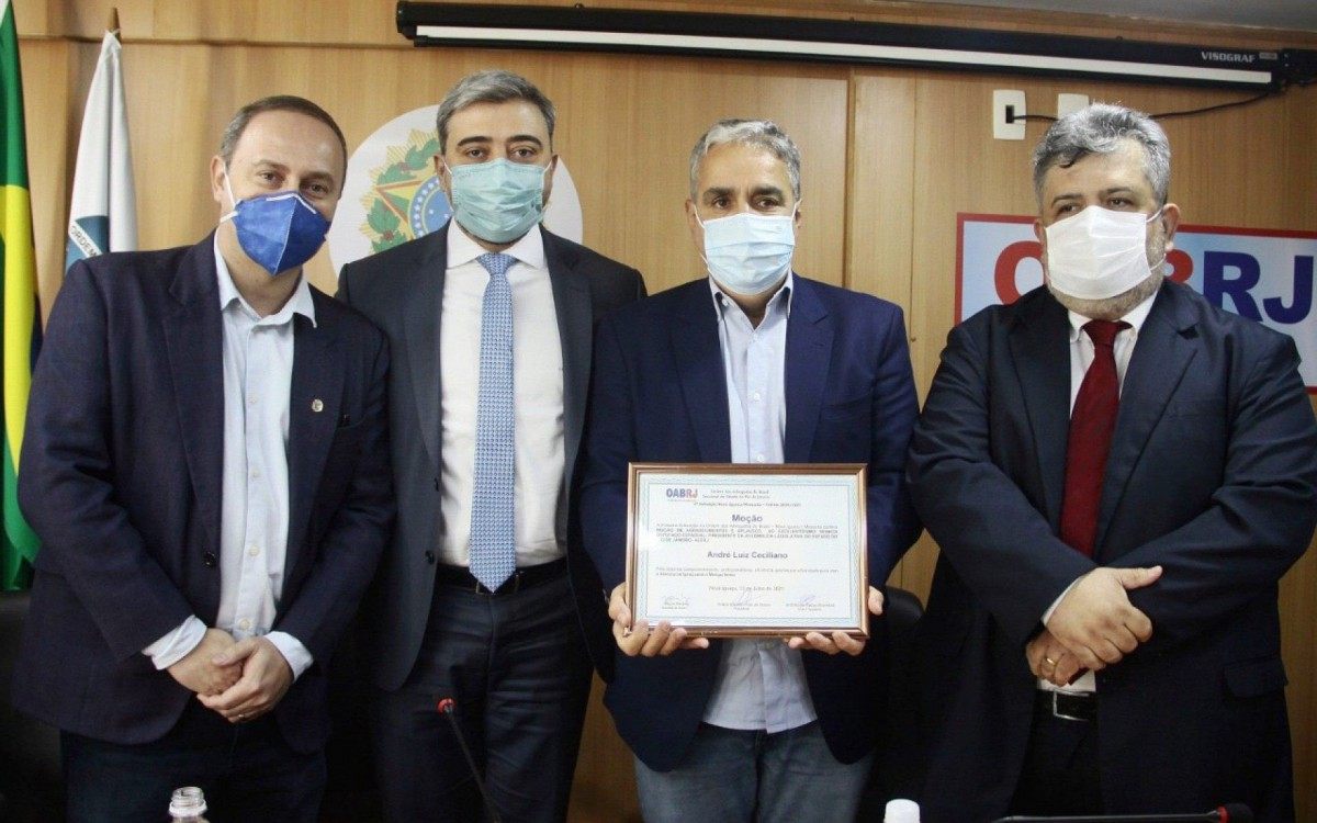 O presidente da Câmara de Nova Iguaçu, Dudu Reina, juntamente com João Bosco Filho, procurador da Câmara tmabém prestigiaram o evento. 