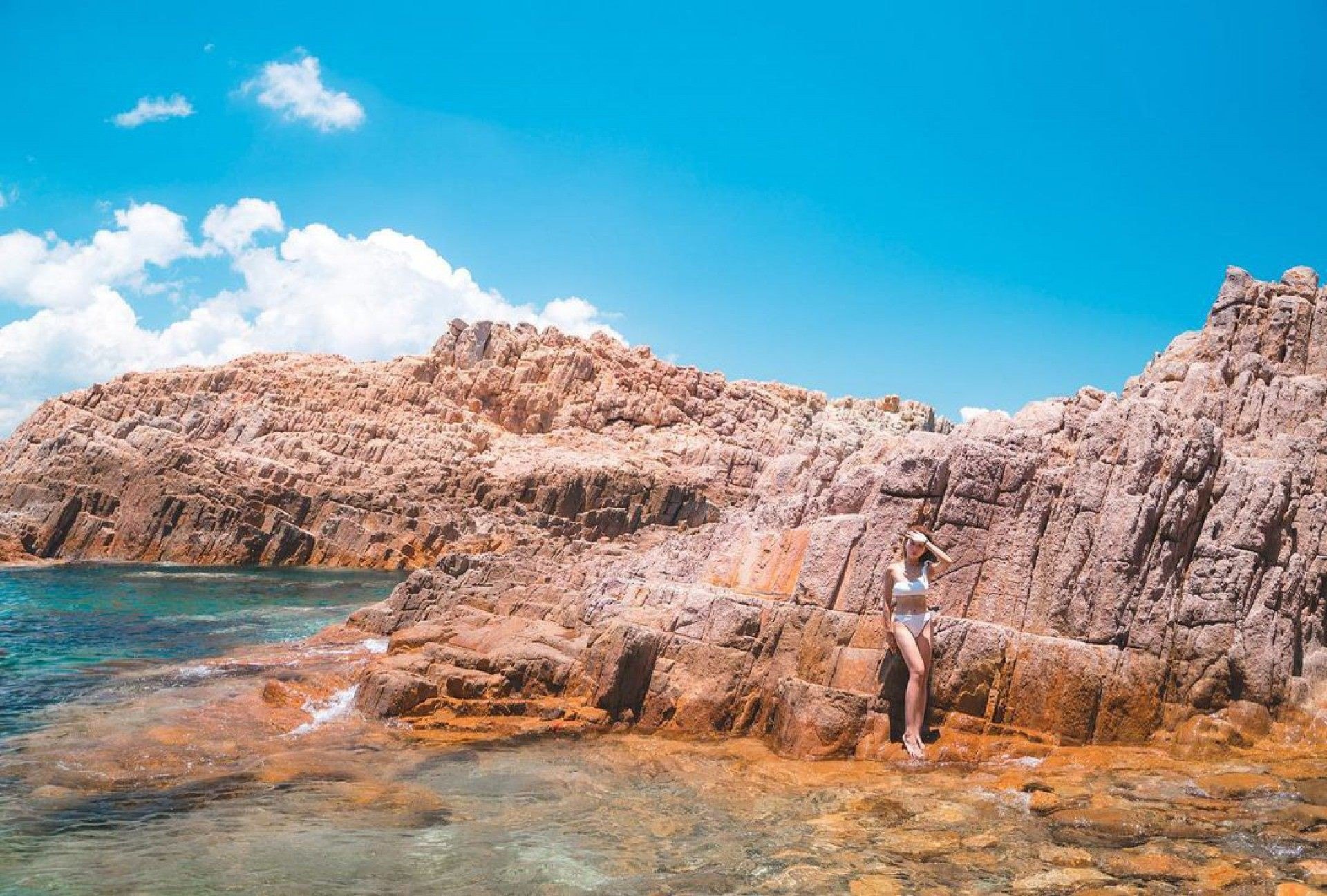 Mulher morre ap&oacute;s fazer selfie em cachoeira 