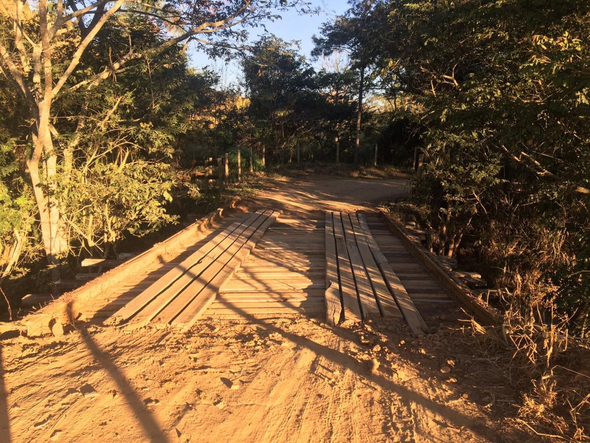 Prefeitura de Vassouras reforma ponte na estrada Silvio Rangel