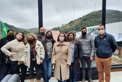 Parceria com cervejaria beneficia oficinas de artesanato dos CRAS de Teresópolis