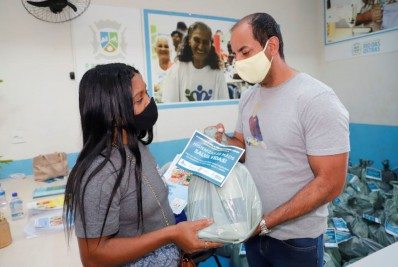 Comunidade de Rio das Ostras recebe kits de limpeza e higiene bucal