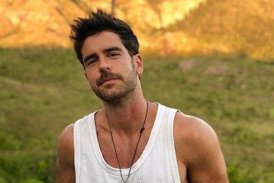 Marcos Pitombo recebe primeira dose da vacina contra a covid-19