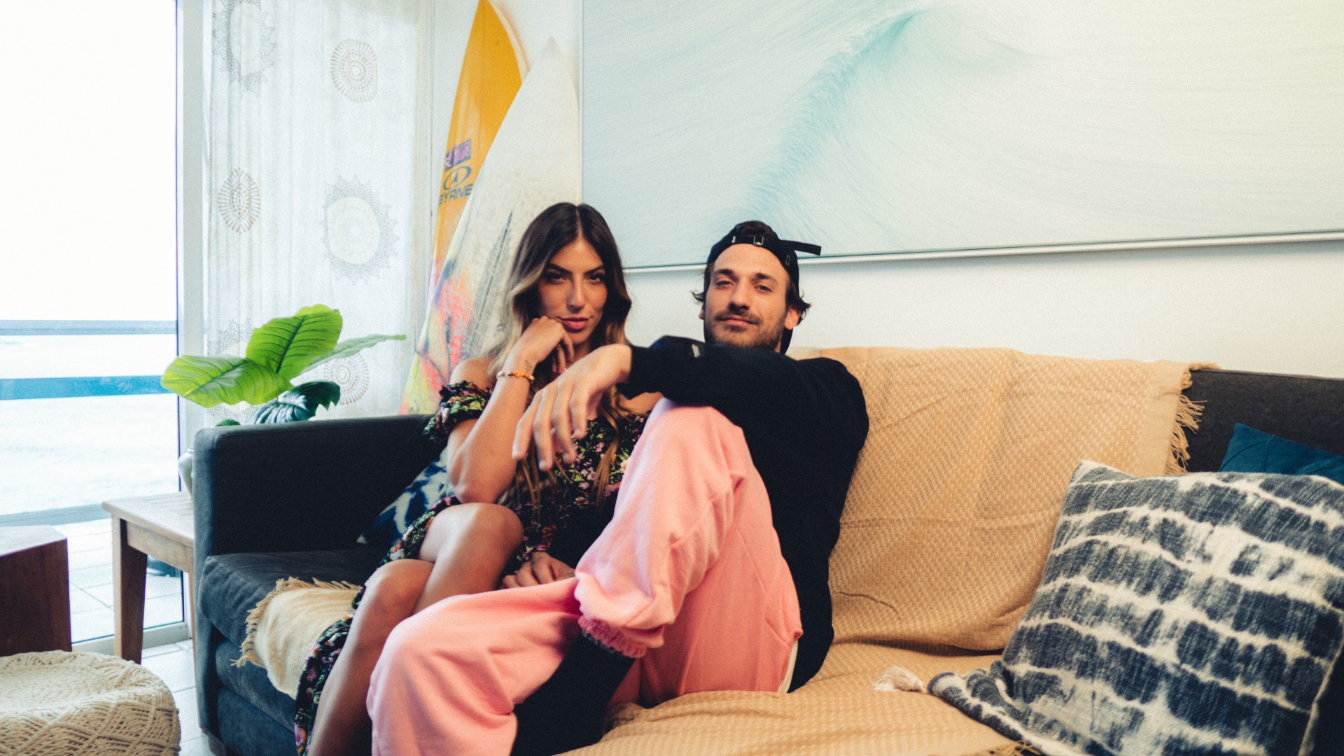 Igor lan&ccedil;a clipe de 'Serena e Louca', que conta com a participa&ccedil;&atilde;o de sua atual namorada, Rachel Apollonio