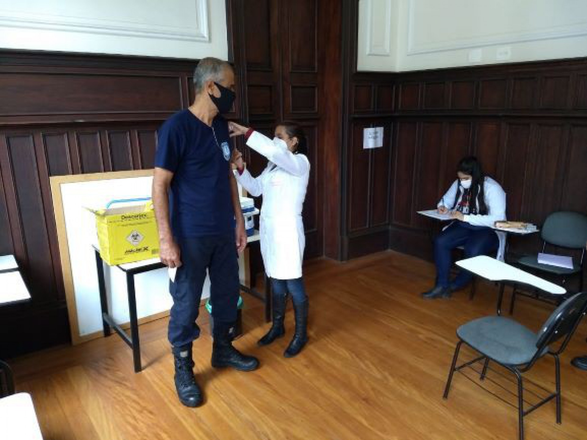 Petr&oacute;polis tamb&eacute;m vai adiantar 2&ordf; dose da AstraZeneca