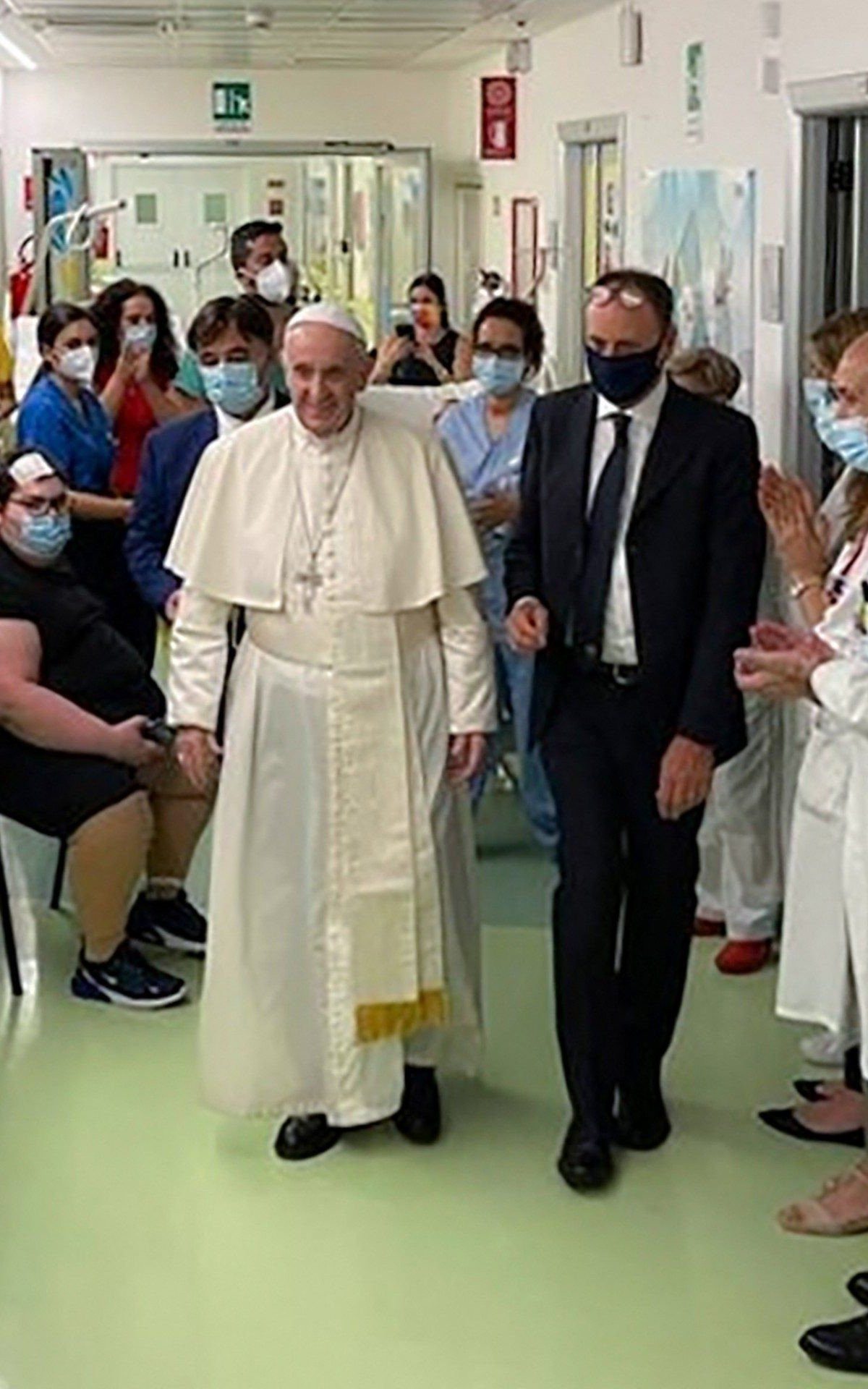 A photo taken and handout by the Vatican Media on July 13, 2021 shows Pope Francis visiting the Pediatric Oncology Department, located on the 10th floor of the Agostino Gemelli Polyclinic in Rome, where the Pope is currently hospitalized following a colon surgery. - Pope Francis, 84, continues to recover and will return home "as soon as possible" from hospital following surgery on his colon, the Vatican said on July 13, 2021. (Photo by Handout / VATICAN MEDIA / AFP) / RESTRICTED TO EDITORIAL USE - MANDATORY CREDIT "AFP PHOTO / VATICAN MEDIA" - NO MARKETING - NO ADVERTISING CAMPAIGNS - DISTRIBUTED AS A SERVICE TO CLIENTS
      Caption